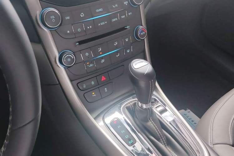 Used Chevrolet Malibu 2014 2.0L Automatic Luxury Edition Gear Lever