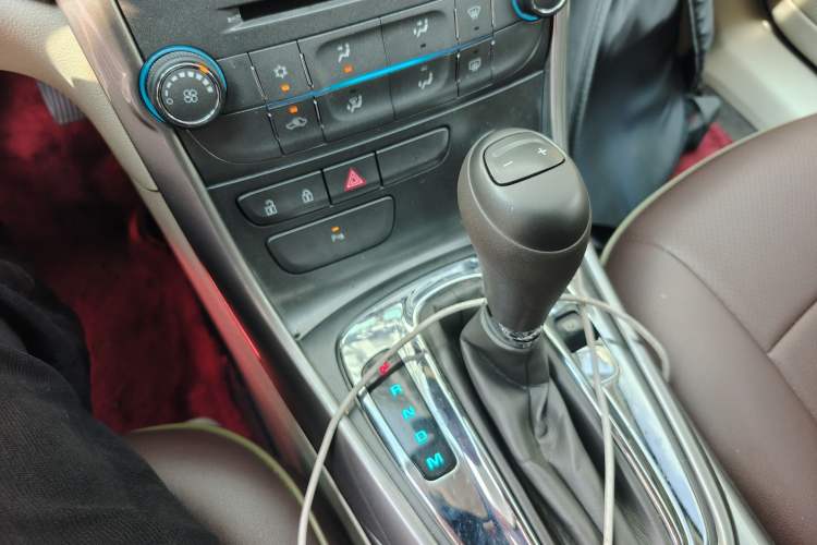 Used Chevrolet Malibu 2014 2.0L Automatic Comfort Edition Gear Lever