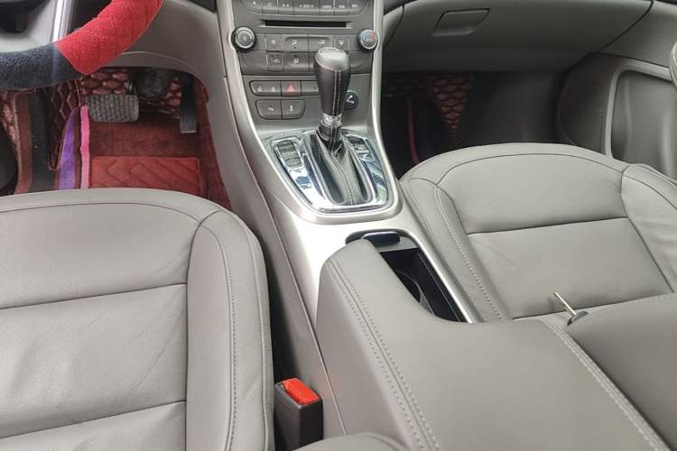 Used Chevrolet Malibu 2014 2.0L Automatic Luxury Edition Gear Lever