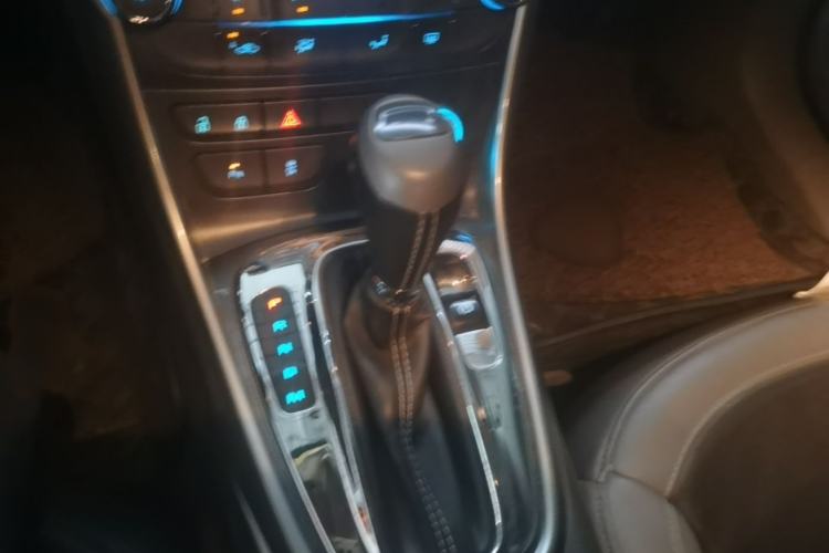 Used Chevrolet Malibu 2014 2.0L Automatic Luxury Edition Gear Lever
