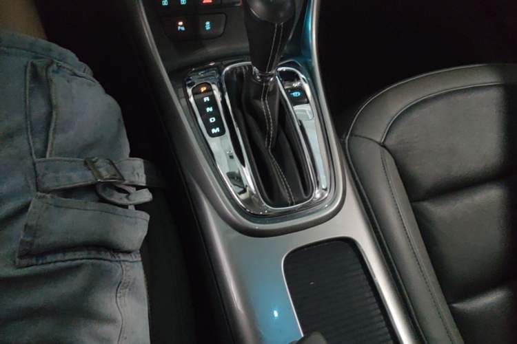 Used Chevrolet Malibu 2014 2.0L Automatic Luxury Edition Gear Lever