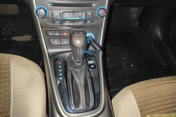 Used Chevrolet Malibu 2014 1.6T Automatic Comfort Edition Gear Lever