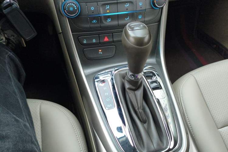 Used Chevrolet Malibu 2014 2.0L Automatic Comfort Edition Gear Lever