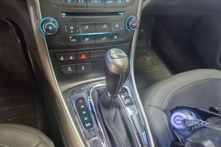 Used Chevrolet Malibu 2014 2.0L Automatic Luxury Edition Gear Lever