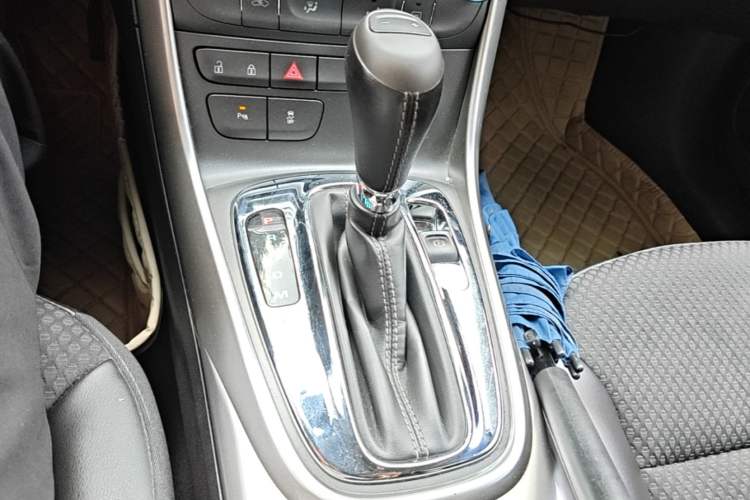 Used Chevrolet Malibu 2014 1.6T Automatic Comfort Edition Gear Lever