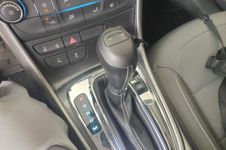 Used Chevrolet Malibu 2014 2.0L Automatic Luxury Edition Gear Lever