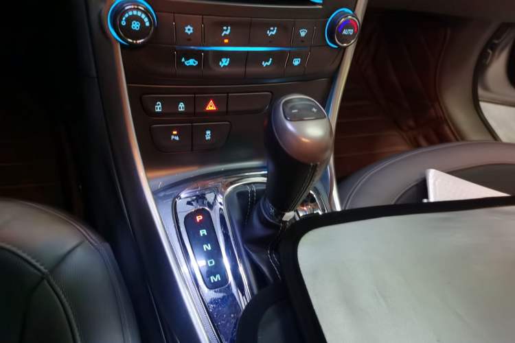 Used Chevrolet Malibu 2014 2.0L Automatic Luxury Edition Gear Lever