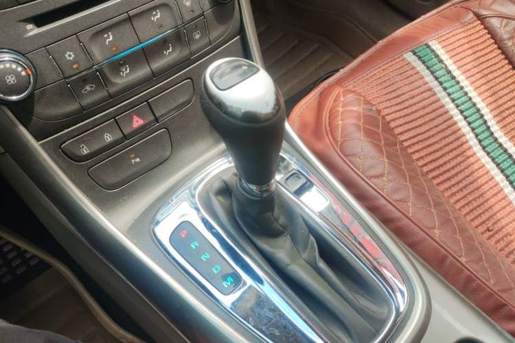 Used Chevrolet Malibu 2014 2.0L Automatic Comfort Edition Gear Lever