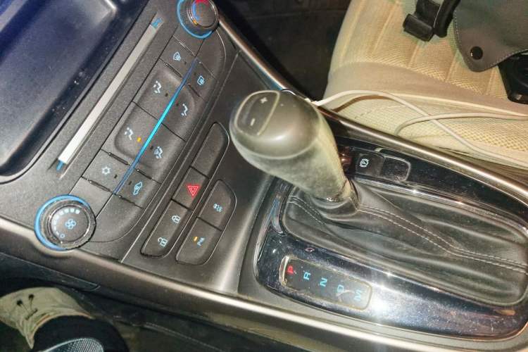 Used Chevrolet Malibu 2014 1.6T Automatic Comfort Edition Gear Lever
