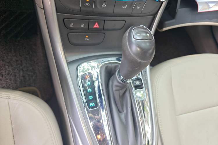 Used Chevrolet Malibu 2014 2.0L Automatic Comfort Edition Gear Lever