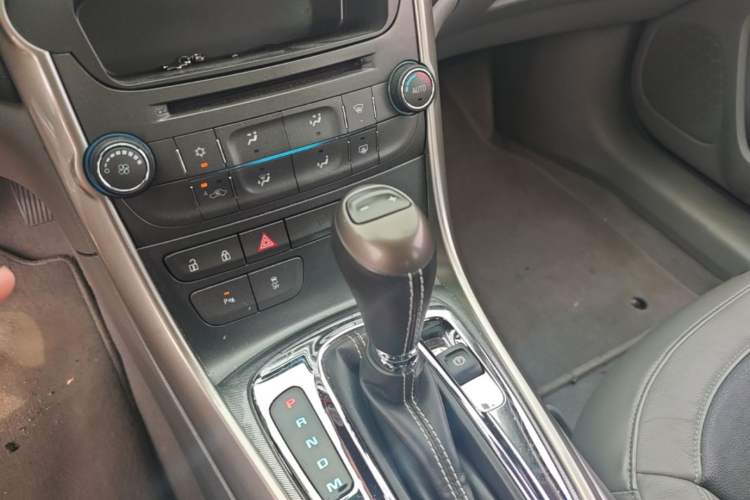 Used Chevrolet Malibu 2014 2.0L Automatic Luxury Edition Gear Lever