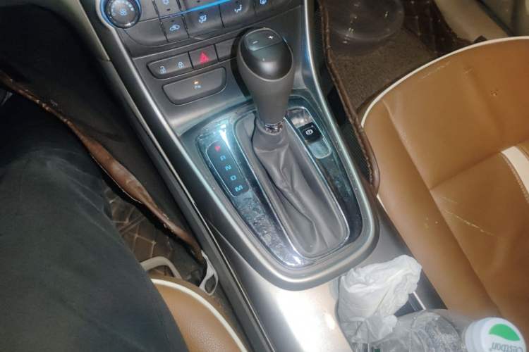 Used Chevrolet Malibu 2014 2.0L Automatic Comfort Edition Gear Lever