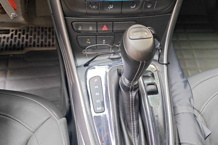 Used Chevrolet Malibu 2014 2.0L Automatic Luxury Edition Gear Lever