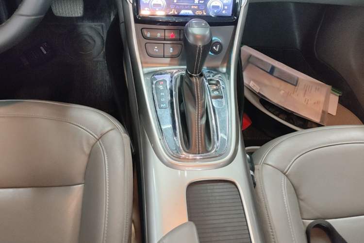 Used Chevrolet Malibu 2014 2.0L Automatic Luxury Edition Gear Lever