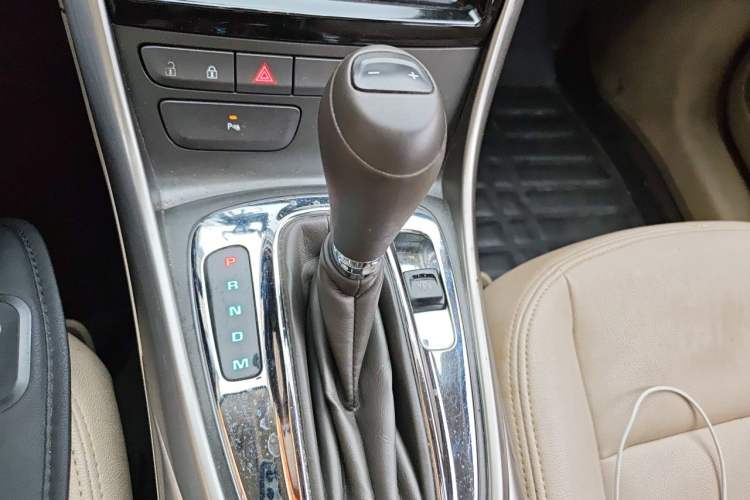 Used Chevrolet Malibu 2014 2.0L Automatic Comfort Edition Gear Lever