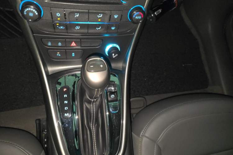 Used Chevrolet Malibu 2014 2.0L Automatic Luxury Edition Gear Lever