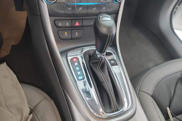 Used Chevrolet Malibu 2014 2.4L Automatic Luxury Edition Gear Lever