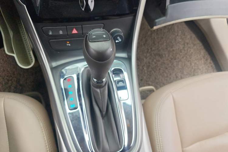 Used Chevrolet Malibu 2014 2.0L Automatic Comfort Edition Gear Lever