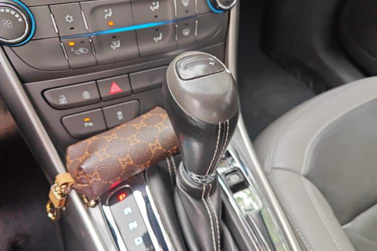 Used Chevrolet Malibu 2014 2.4L Automatic Luxury Edition Gear Lever