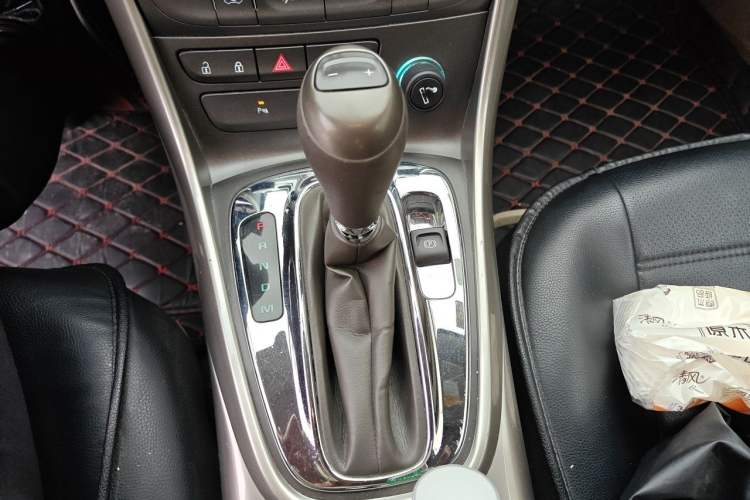 Used Chevrolet Malibu 2014 2.0L Automatic Comfort Edition Gear Lever