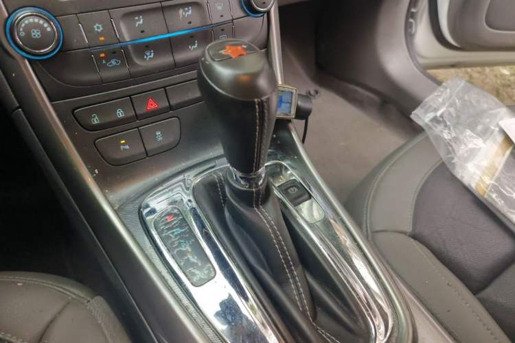 Used Chevrolet Malibu 2014 2.0L Automatic Luxury Edition Gear Lever