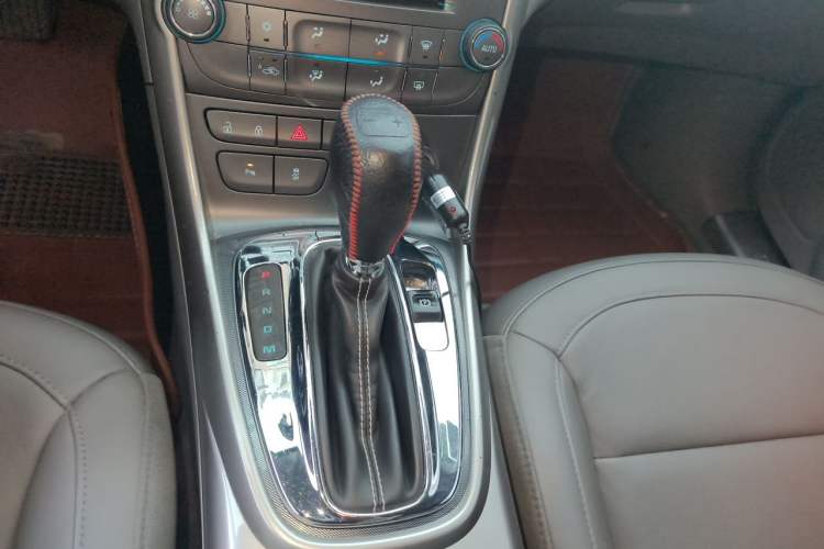 Used Chevrolet Malibu 2014 2.0L Automatic Luxury Edition Gear Lever