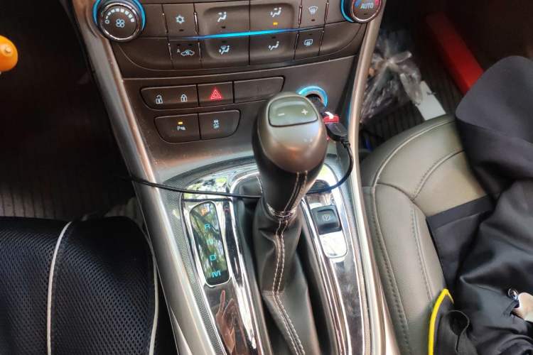 Used Chevrolet Malibu 2014 2.0L Automatic Luxury Edition Gear Lever