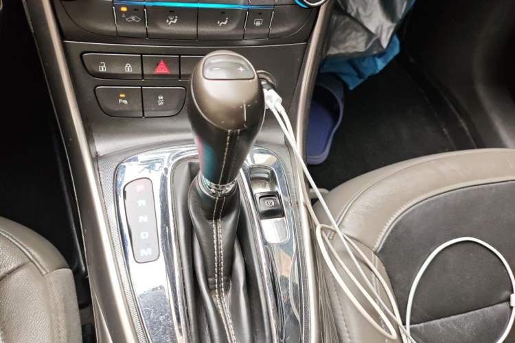 Used Chevrolet Malibu 2014 2.0L Automatic Luxury Edition Gear Lever