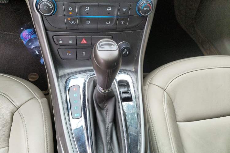 Used Chevrolet Malibu 2014 2.0L Automatic Luxury Edition Gear Lever