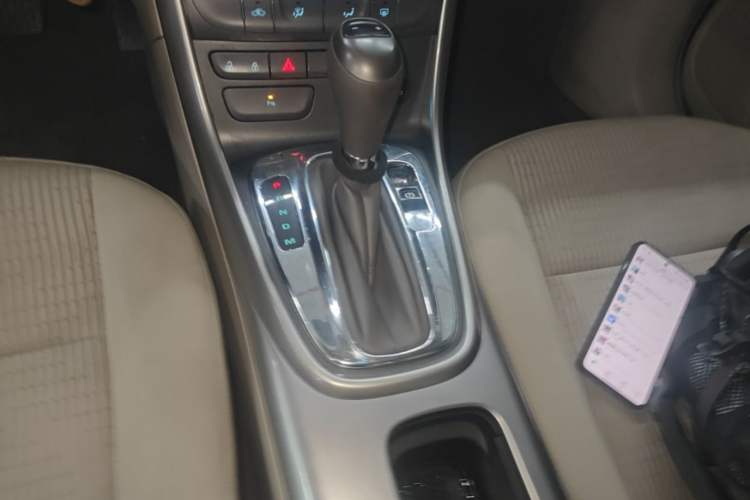 Used Chevrolet Malibu 2014 2.0L Automatic Comfort Edition Gear Lever