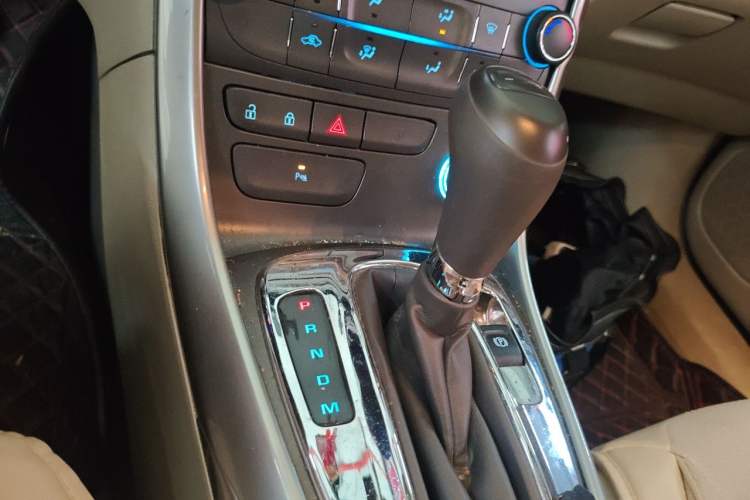 Used Chevrolet Malibu 2014 2.0L Automatic Comfort Edition Gear Lever