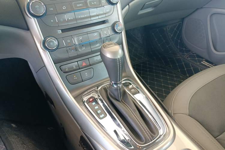 Used Chevrolet Malibu 2014 2.0L Automatic Luxury Edition Gear Lever