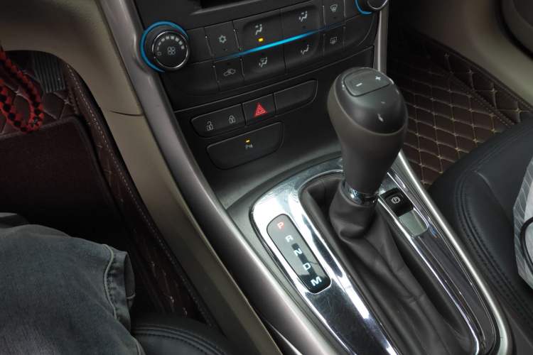 Used Chevrolet Malibu 2014 2.0L Automatic Comfort Edition Gear Lever