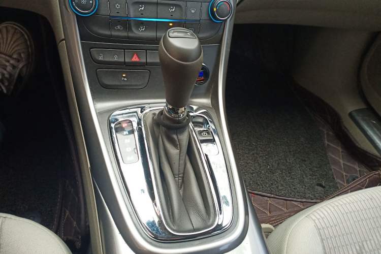 Used Chevrolet Malibu 2014 2.0L Automatic Comfort Edition Gear Lever