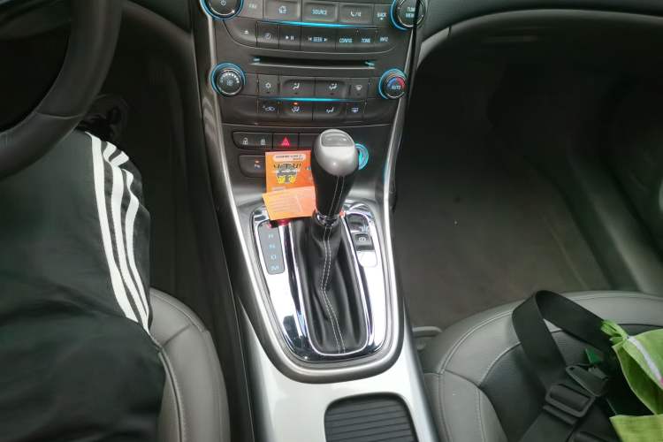 Used Chevrolet Malibu 2014 2.0L Automatic Luxury Edition Gear Lever