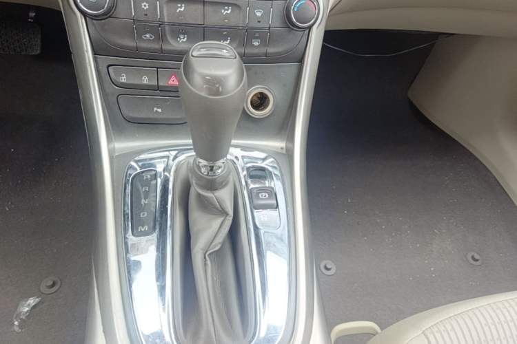 Used Chevrolet Malibu 2014 2.0L Automatic Comfort Edition Gear Lever