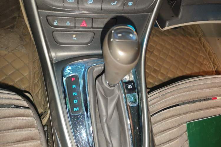 Used Chevrolet Malibu 2014 2.0L Automatic Comfort Edition Gear Lever