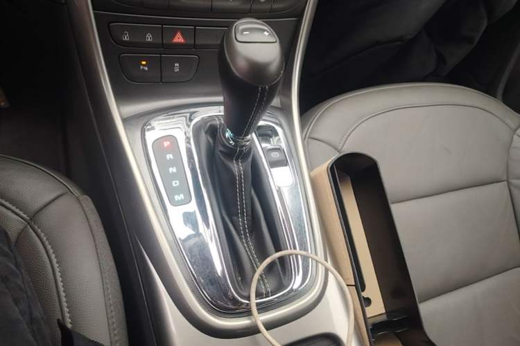 Used Chevrolet Malibu 2014 2.0L Automatic Luxury Edition Gear Lever