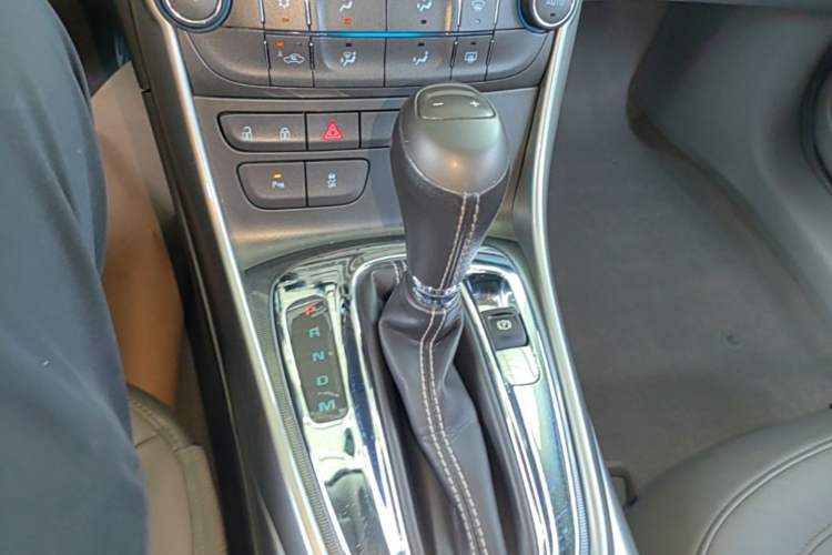 Used Chevrolet Malibu 2014 2.0L Automatic Luxury Edition Gear Lever