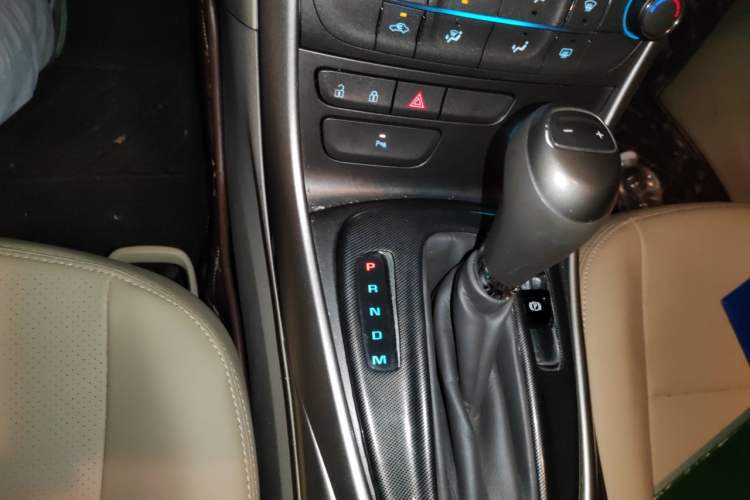 Used Chevrolet Malibu 2014 2.0L Automatic Comfort Edition Gear Lever