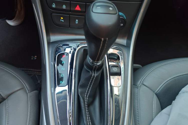 Used Chevrolet Malibu 2014 2.0L Automatic Luxury Edition Gear Lever