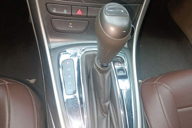 Used Chevrolet Malibu 2014 2.0L Automatic Comfort Edition Gear Lever
