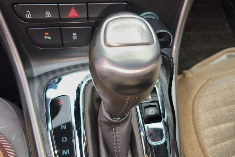 Used Chevrolet Malibu 2014 2.0L Automatic Luxury Edition Gear Lever