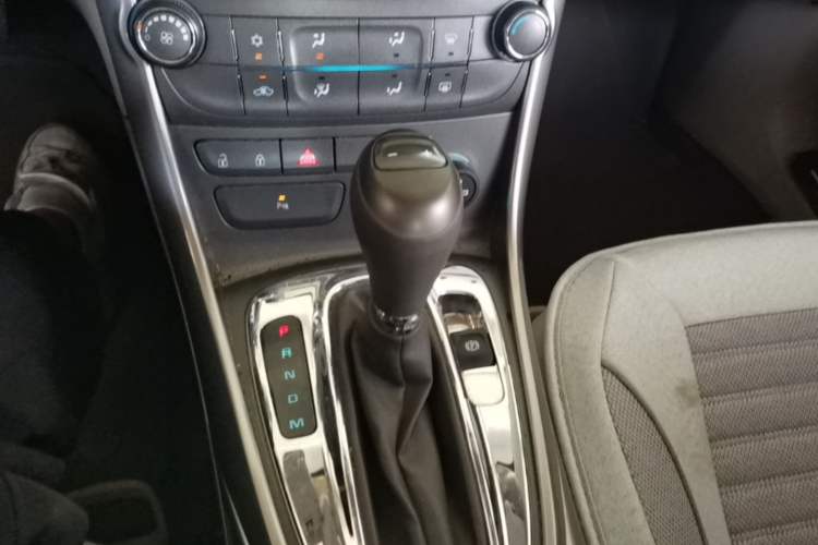 Used Chevrolet Malibu 2014 2.0L Automatic Comfort Edition Gear Lever