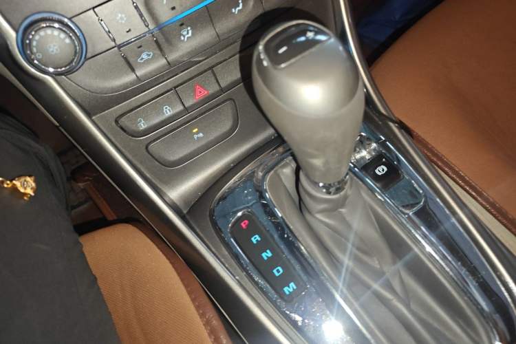 Used Chevrolet Malibu 2014 2.0L Automatic Comfort Edition Gear Lever