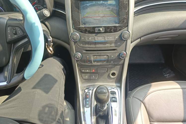 Used Chevrolet Malibu 2014 2.0L Automatic Luxury Edition Gear Lever
