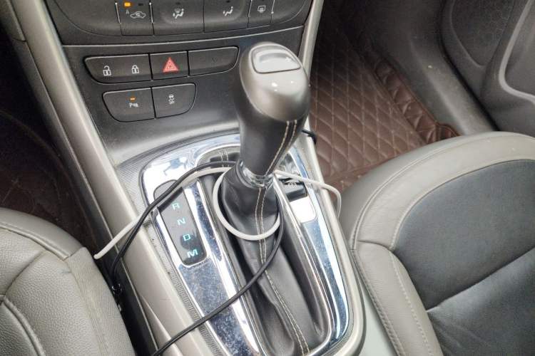 Used Chevrolet Malibu 2014 2.0L Automatic Luxury Edition Gear Lever
