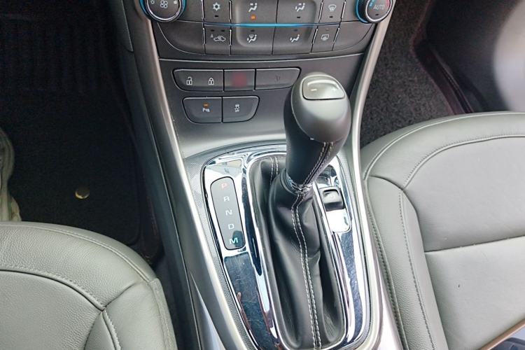 Used Chevrolet Malibu 2014 2.0L Automatic Luxury Edition Gear Lever