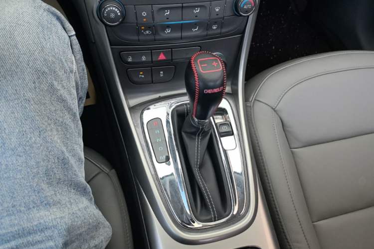 Used Chevrolet Malibu 2014 2.0L Automatic Luxury Edition Gear Lever