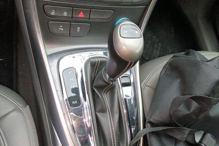 Used Chevrolet Malibu 2014 2.4L Automatic Luxury Edition Gear Lever